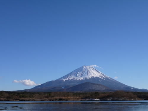精進湖の富士山の写真1