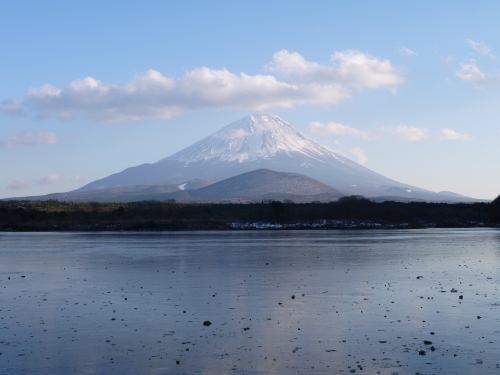 精進湖の富士山の写真2