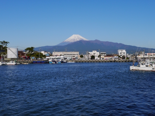 沼津港の富士山の写真1